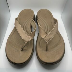 Dual comfort tan croc sandals size 9 women’s
